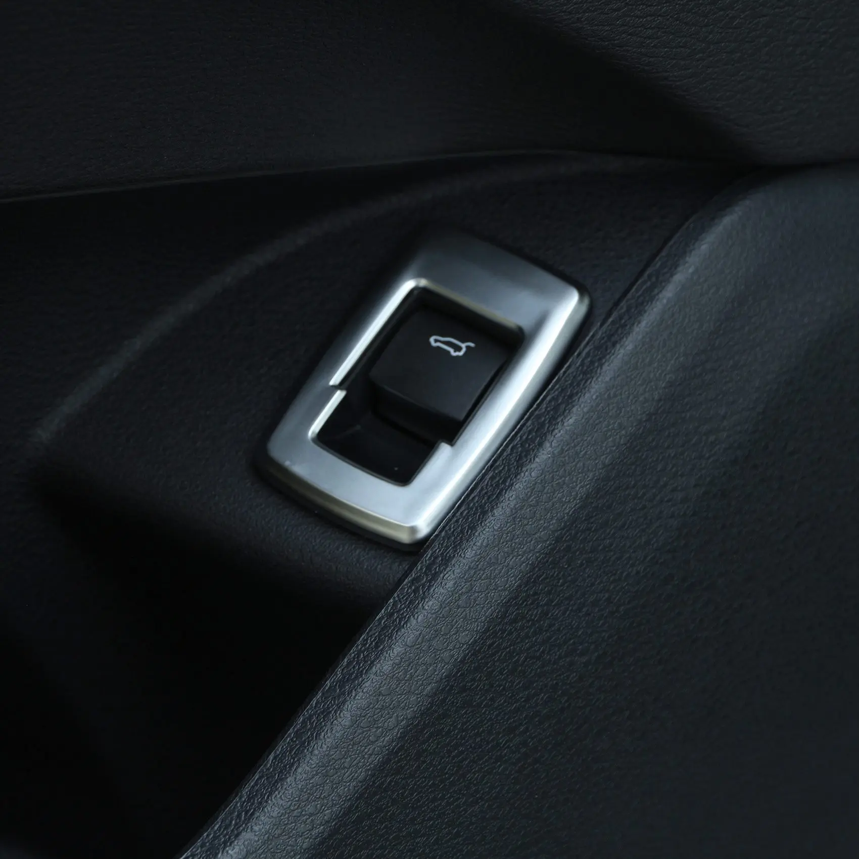 Auto ABS Kromirana maska gumb za uključivanje na stražnja vrata za BMW X1 F48 2016-2020