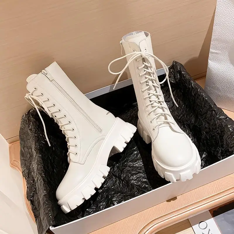 Cipele Ženske čizme u байкерском stilu, bijele ženske čizme do sredine kavijara na platformi, rasprodaja, Moderan i elegantan posao, Y2k, velike dimenzije, toplo Pu