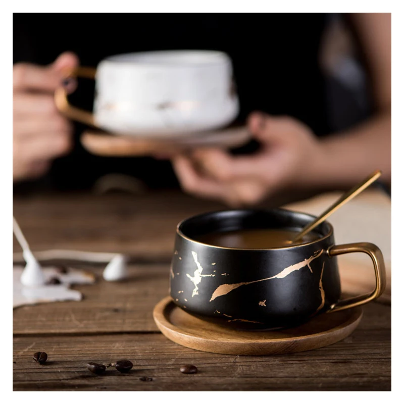 Luksuzna posuđe za piće od mramornog porculana sa zlatnim ободком Kava šalica za Espresso Cappuccino s drvenim tanjur šalice Kave Na turskom